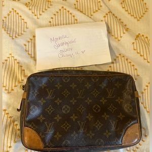 ❤️SOLD❤️ Louis Vuitton pouch bag in monogram